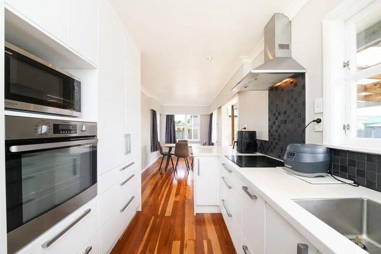 Photo of property in 18 Woburn Place, Takaro, Palmerston North, 4412