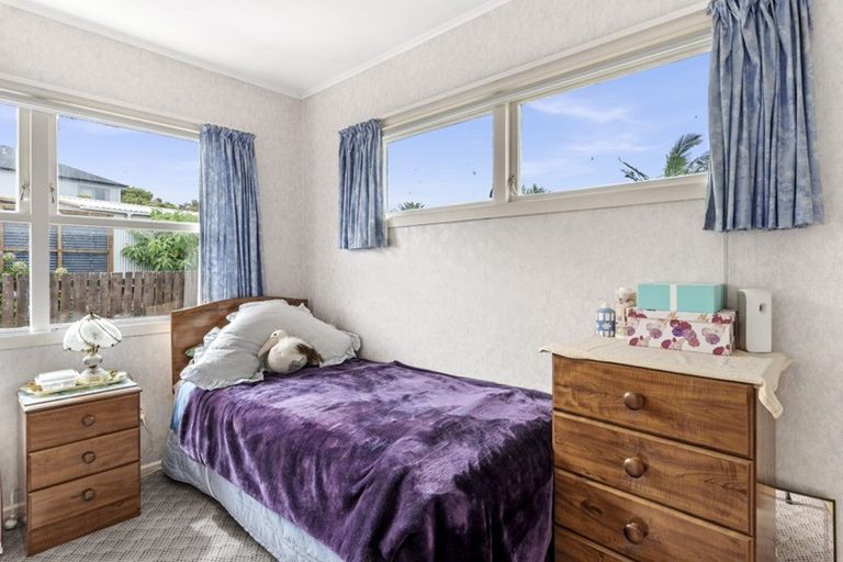 Photo of property in 17 Kaikoura Street, Henderson, Auckland, 0612