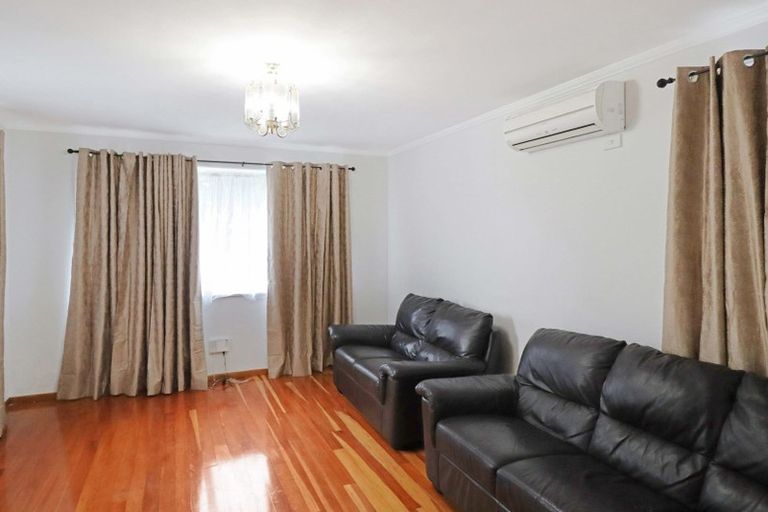 Photo of property in 22 Victory Crescent, Tawa, Wellington, 5028