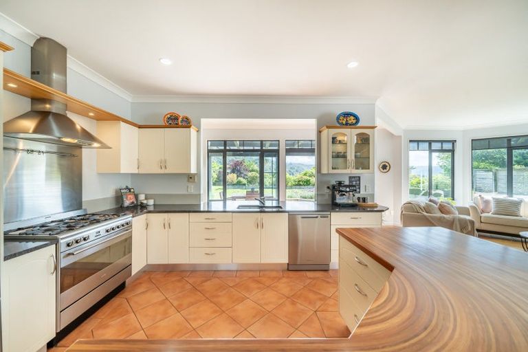 Photo of property in 30 Emerald Hill Drive, Birchville, Upper Hutt, 5018