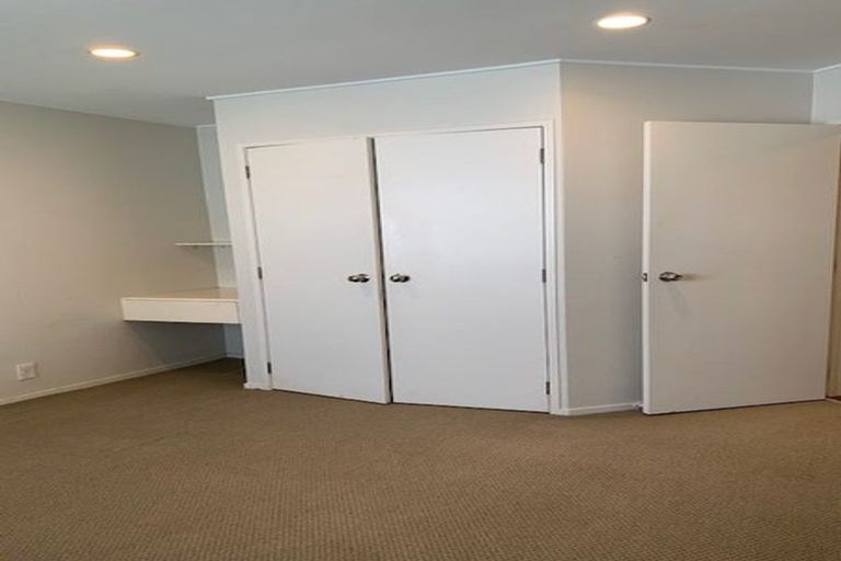 Photo of property in 20 Gillard Place, Eastern Beach, Auckland, 2012