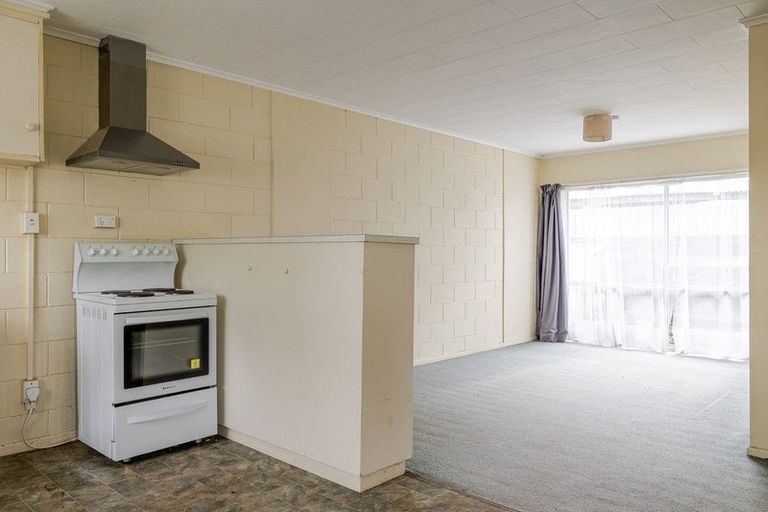 Photo of property in 3 Seddon Street, Takaro, Palmerston North, 4412