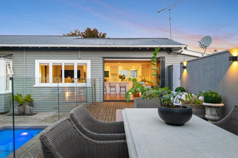 Photo of property in 1/5 Nelson Avenue, Northcote Point, Auckland, 0627