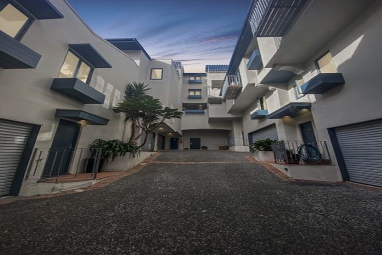 Photo of property in 7f Austin Street, Mount Victoria, Wellington, 6011