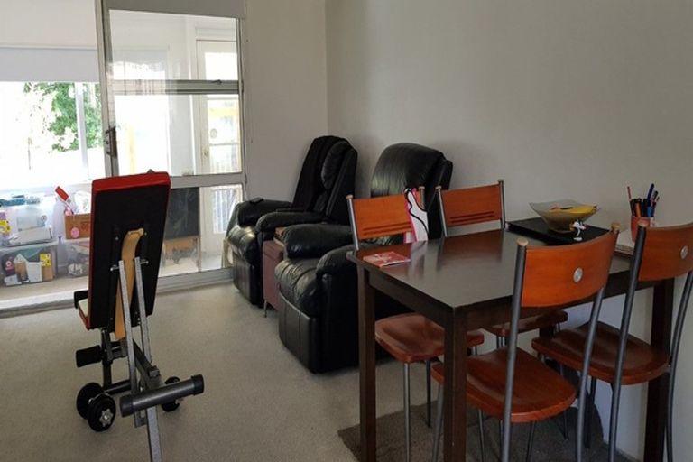 Photo of property in 3/80 West Coast Road, Glen Eden, Auckland, 0602