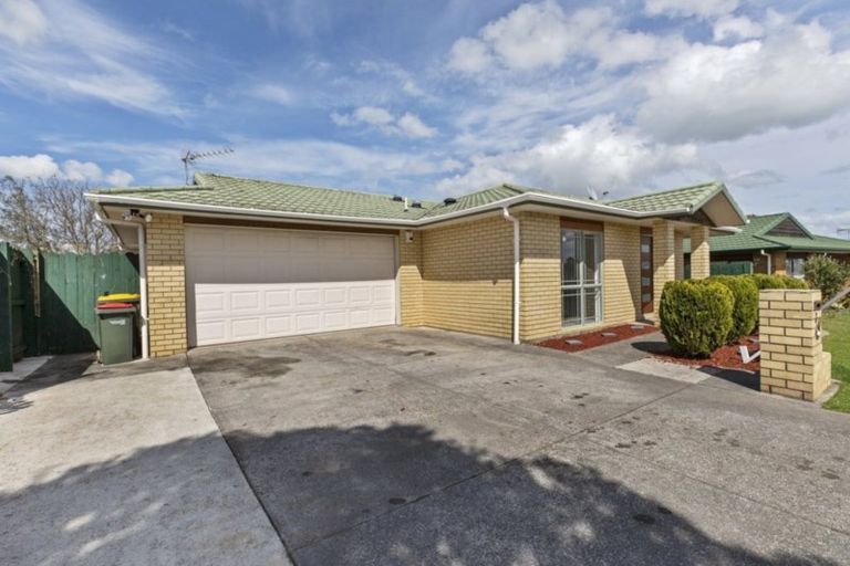 Photo of property in 30 Etherton Drive, Weymouth, Auckland, 2103