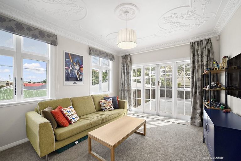 Photo of property in 85 The Parade, Island Bay, Wellington, 6023