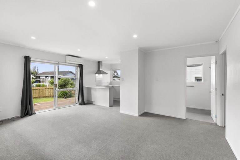 Photo of property in 1/322 Royal Road, Massey, Auckland, 0614