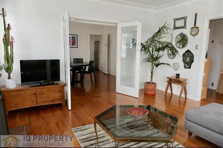 Photo of property in 43 Eastglen Road, Glen Eden, Auckland, 0602