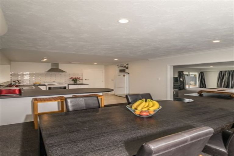 Photo of property in 8 Tracy Place, Redwood, Christchurch, 8051