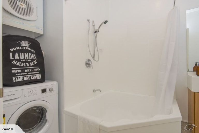 Photo of property in Stadium Garden Flats, 406/107 Thorndon Quay, Pipitea, Wellington, 6011