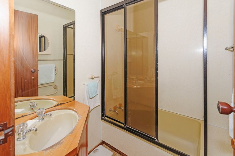 Photo of property in 1/170 Titirangi Road, New Lynn, Auckland, 0600