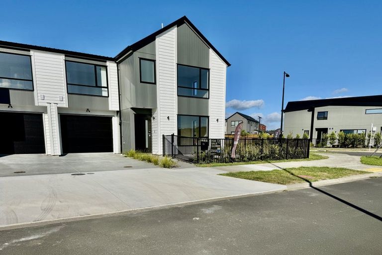 Photo of property in 136 Vintry Drive, Kumeu, 0810