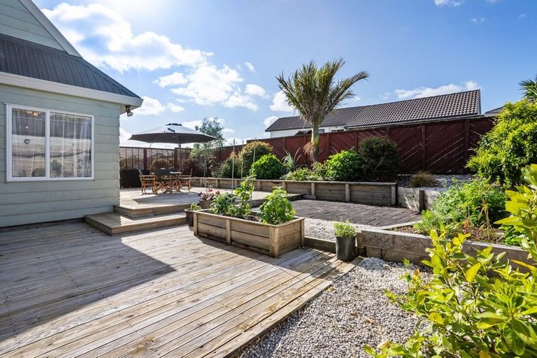 Photo of property in 14 Seaglen Place, Botany Downs, Auckland, 2010