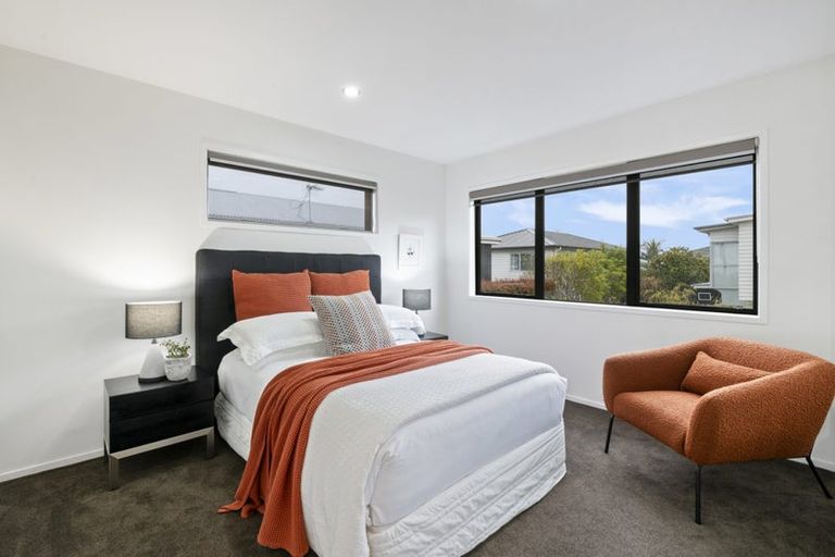 Photo of property in 136 East Coast Road, Forrest Hill, Auckland, 0620