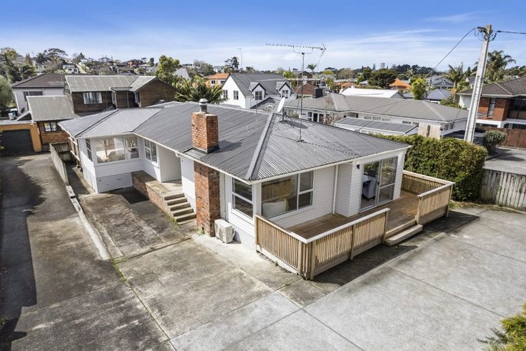 Photo of property in 1/11 Corunna Road, Milford, Auckland, 0620