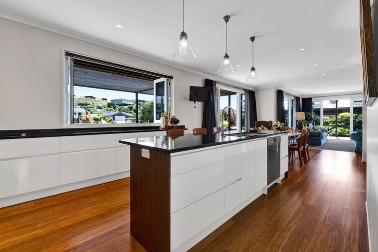 Photo of property in 18 Te Arakete Place, Hurworth, New Plymouth, 4310