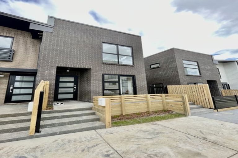 Photo of property in 12 Rauemi Way, Te Atatu South, Auckland, 0610