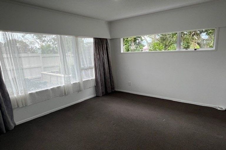 Photo of property in 1/57 Butley Drive, Farm Cove, Auckland, 2012