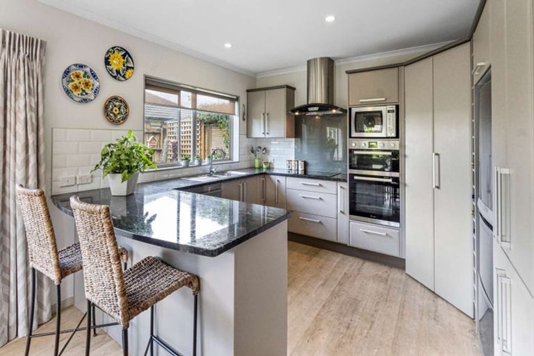 Photo of property in 30 Popata Close, Papamoa Beach, Papamoa, 3118