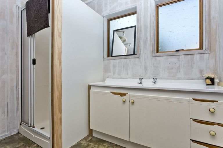 Photo of property in 81 Chivalry Road, Glenfield, Auckland, 0629