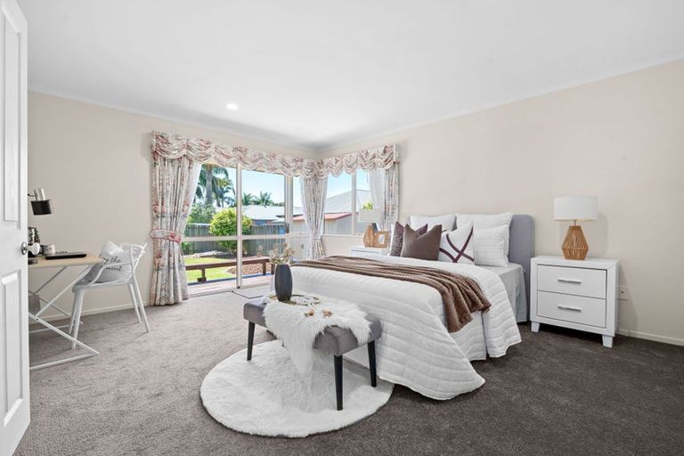 Photo of property in 22 Cairns Crescent, Rototuna, Hamilton, 3210