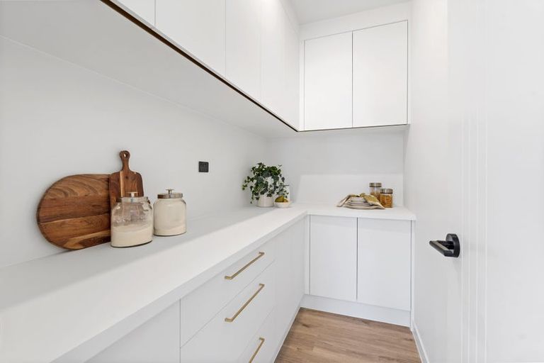 Photo of property in 36 Skulander Crescent, Orewa, 0931