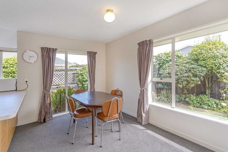 Photo of property in 2/424 Harewood Road, Harewood, Christchurch, 8051