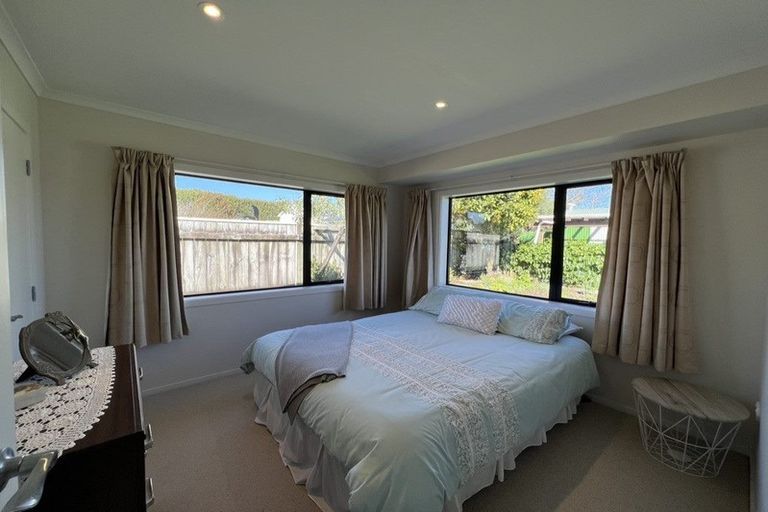 Photo of property in 3 Iwanui Close, Waitara, 4320
