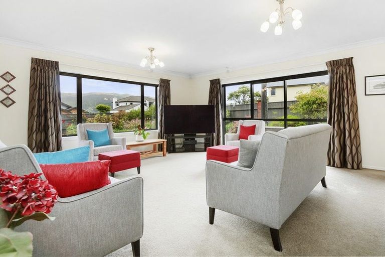 Photo of property in 189 Woodman Drive, Tawa, Wellington, 5028