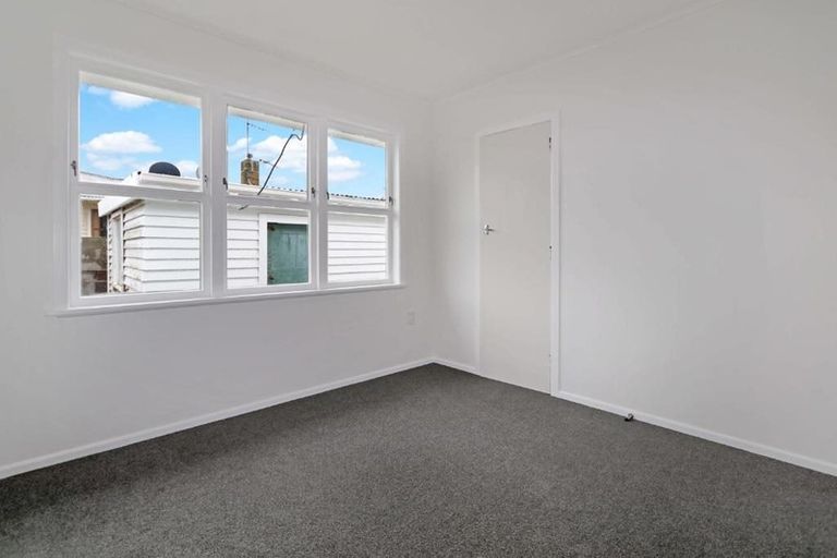 Photo of property in 5 Minifie Avenue, Melville, Hamilton, 3206