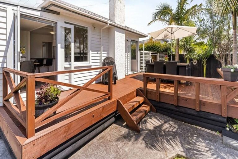 Photo of property in 70 Edgewater Drive, Pakuranga, Auckland, 2010