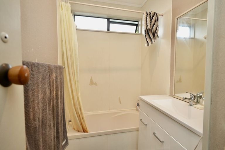 Photo of property in 20 Tiller Close, Kelvin Grove, Palmerston North, 4414