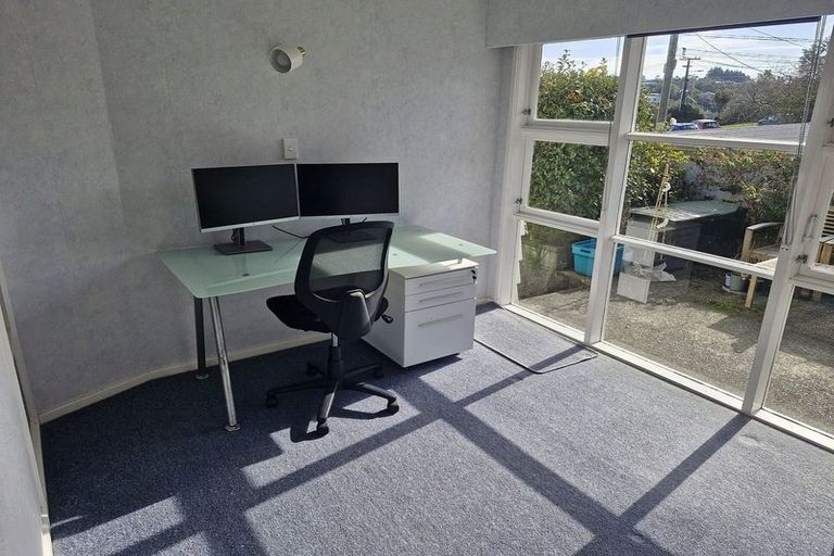 Photo of property in 14 Robert Street, Newlands, Wellington, 6037