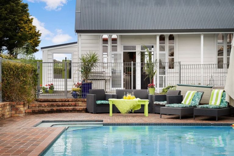 Photo of property in 53 Paparata Road, Bombay, 2675