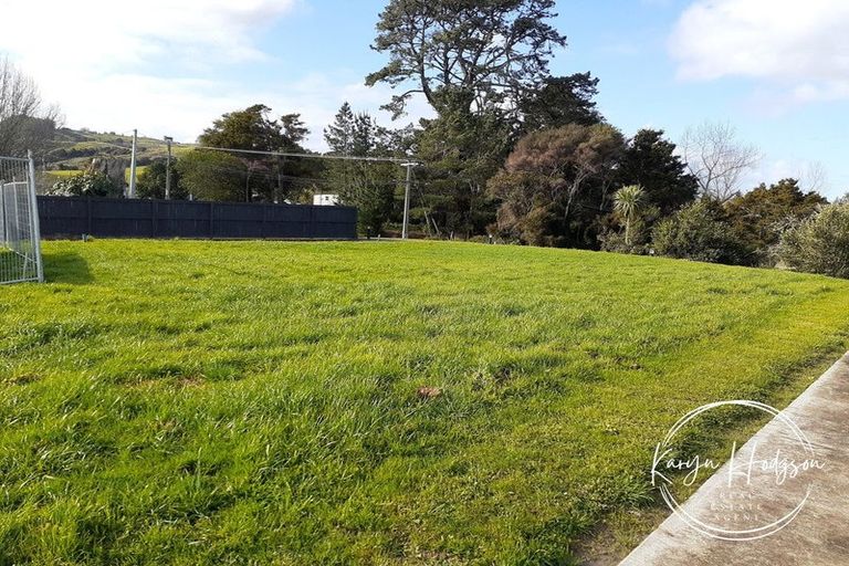 Photo of property in 11 Manaaki Circle, Paparoa, 0571