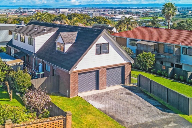 Photo of property in 4 Sophora Place, Totara Heights, Auckland, 2105