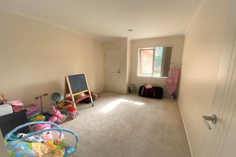 Photo of property in 106a Simpson Road, Henderson Valley, Auckland, 0614