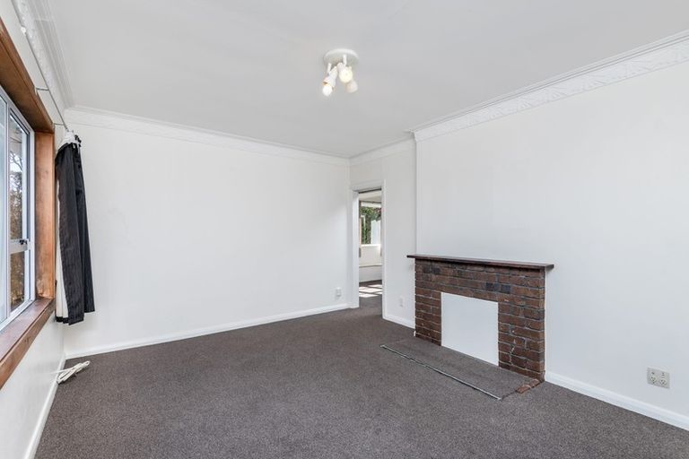 Photo of property in 11 Miles Crescent, Newlands, Wellington, 6037