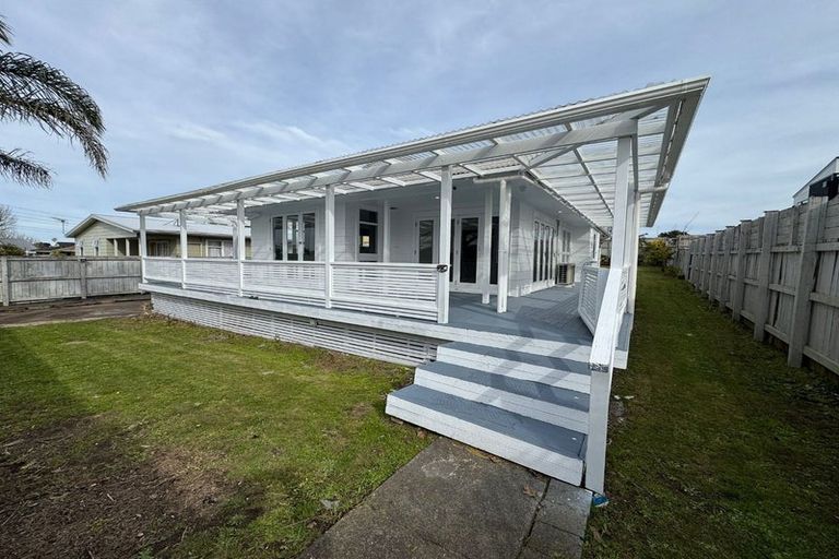 Photo of property in 13 Rountree Place, Conifer Grove, Takanini, 2112