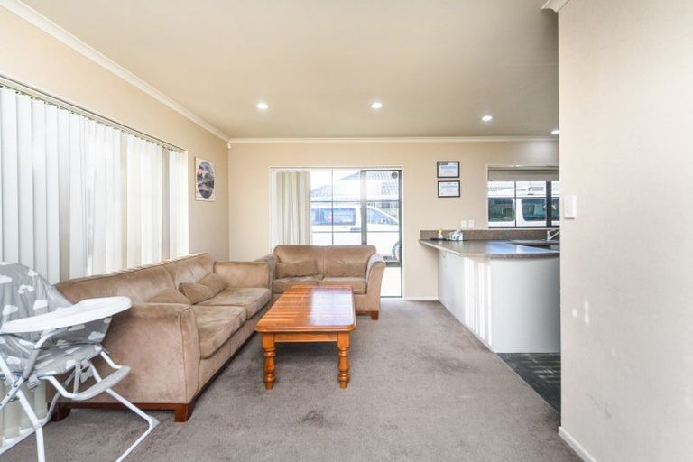 Photo of property in 34 Geneva Terrace, Kelvin Grove, Palmerston North, 4414
