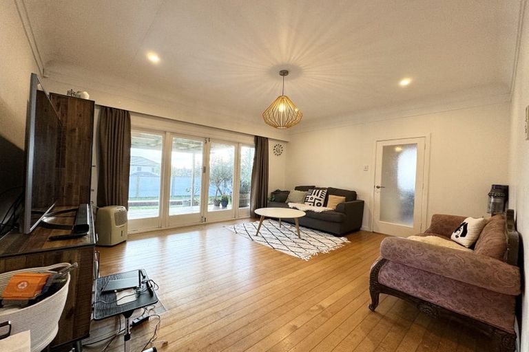 Photo of property in 54 Seymour Road, Sunnyvale, Auckland, 0612