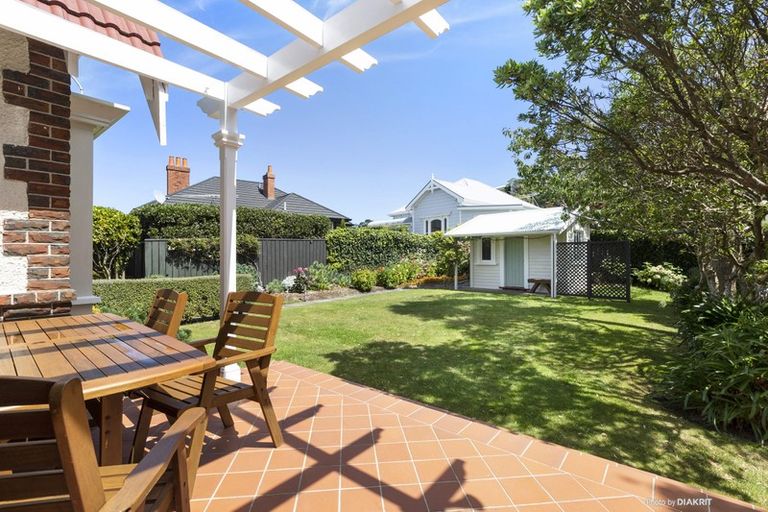 Photo of property in 16 Plunket Street, Kelburn, Wellington, 6012