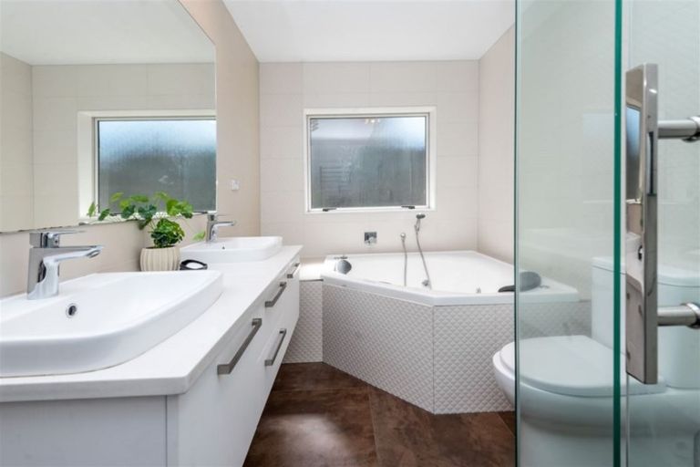 Photo of property in 8 Bilancia Place, Flat Bush, Auckland, 2016