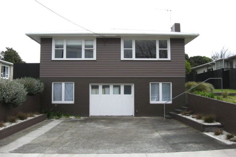 Photo of property in 46 Awanui Street, Merrilands, New Plymouth, 4312