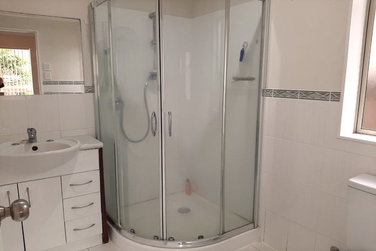 Photo of property in 89 Glenveagh Park Drive, Weymouth, Auckland, 2103