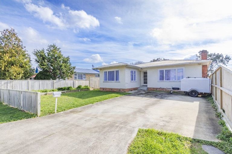 Photo of property in 10 Staines Avenue, Mangere East, Auckland, 2024