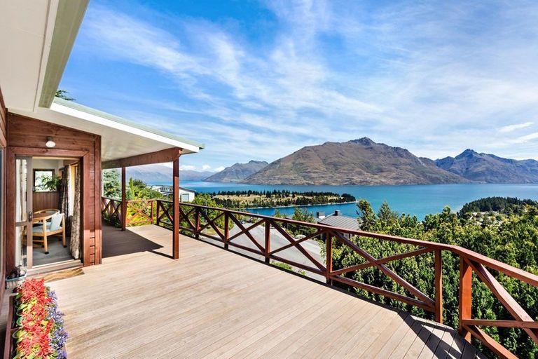 Photo of property in 15 Belfast Terrace, Queenstown, 9300