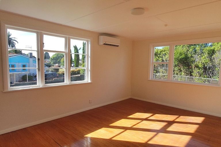 Photo of property in 1 Coles Crescent, Papakura, 2110