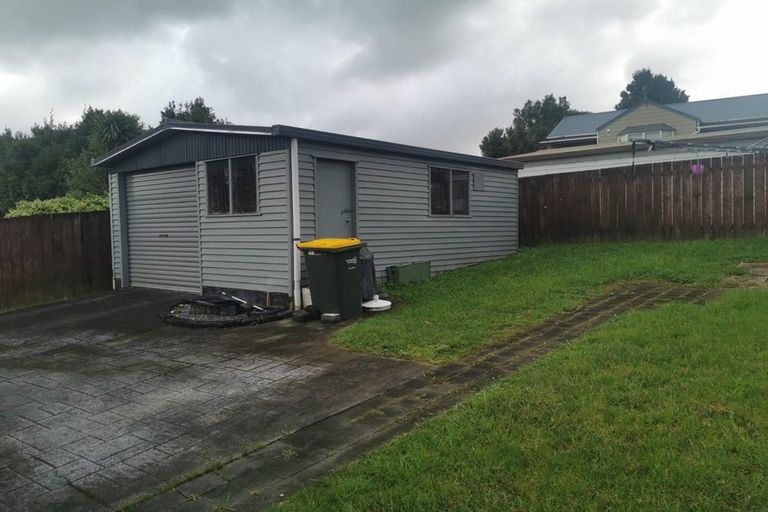 Photo of property in 8 Pahi Place, West Harbour, Auckland, 0618